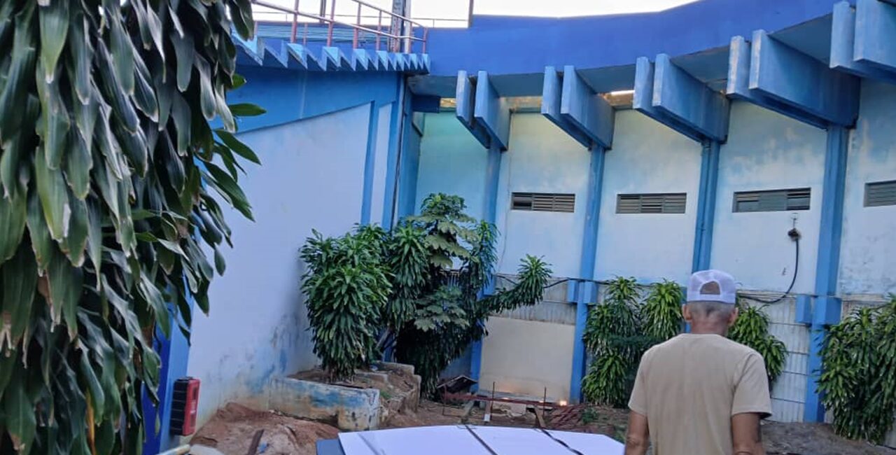 Pintura y cambio de portones del estadio latinoamericano
